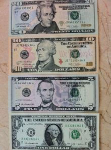 新品の米ドル紙幣