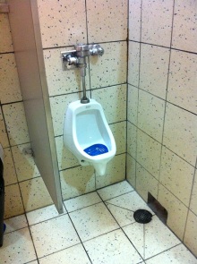 グアムのショッピングモールのトイレ