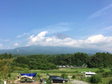 おいしいキャンプ場で富士山