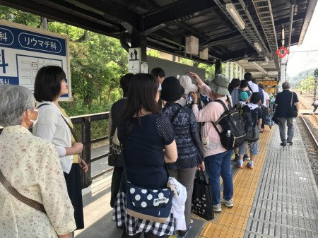 混雑時の北鎌倉駅