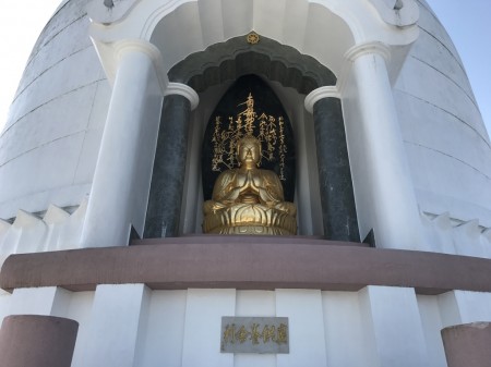 御殿場平和公園の仏舎利塔の仏像