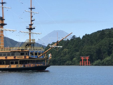 芦ノ湖と富士山と海賊船