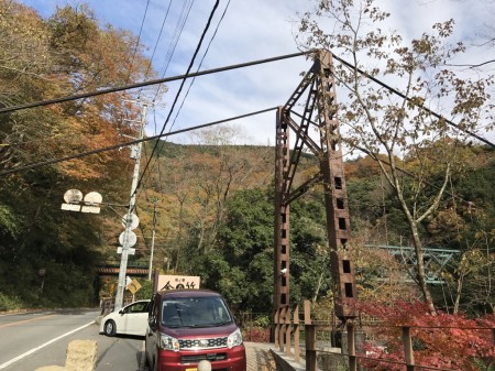 箱根早川橋梁（出山の鉄橋）の紅葉の撮影スポット
